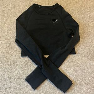 Black gym shark long sleeve crop top
